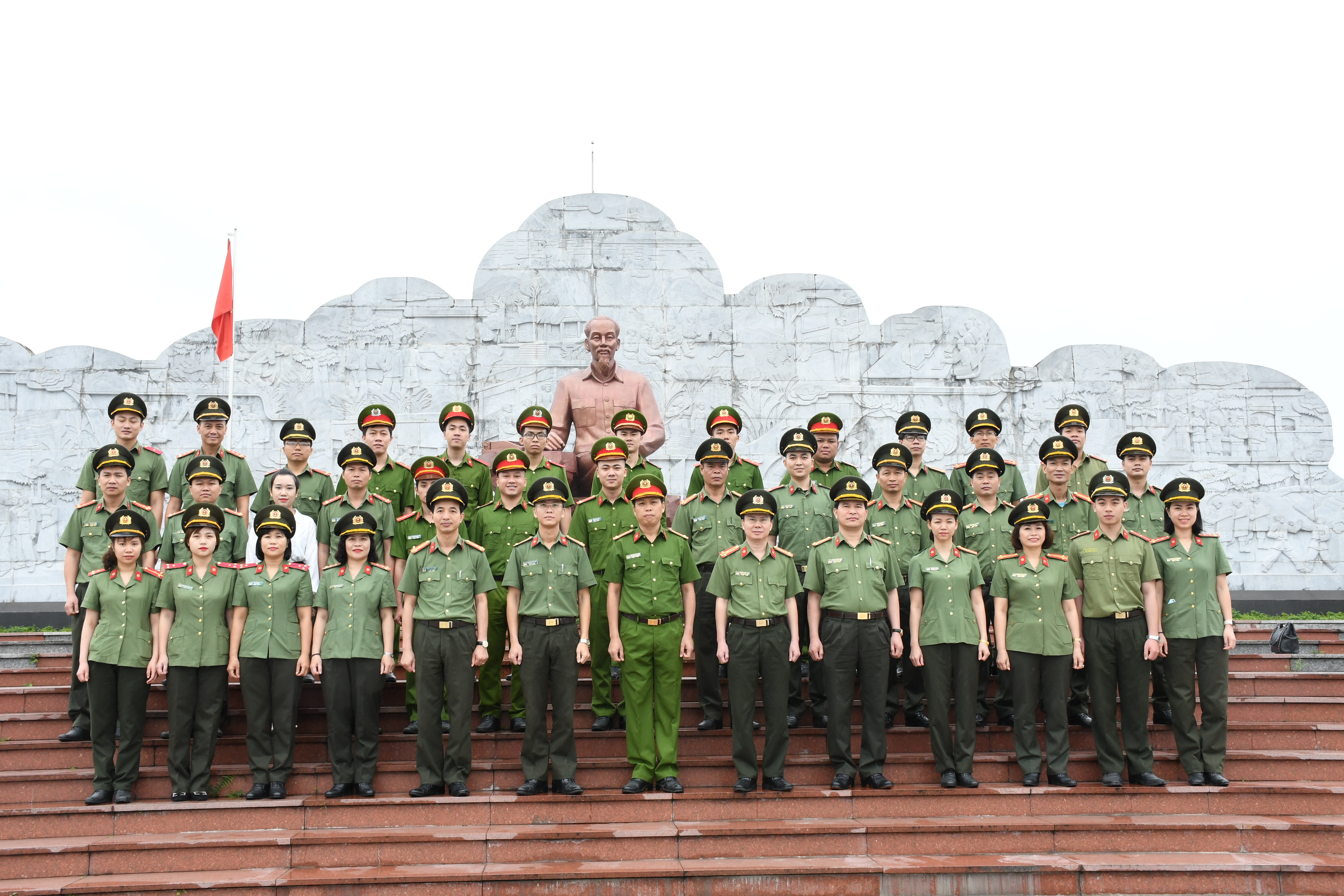 Về nguồn tại Khu lưu niệm Sáu điều Bác Hồ dạy Công an nhân dân